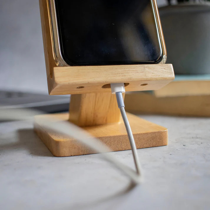'Decker' : Hands-Free Phone Holder