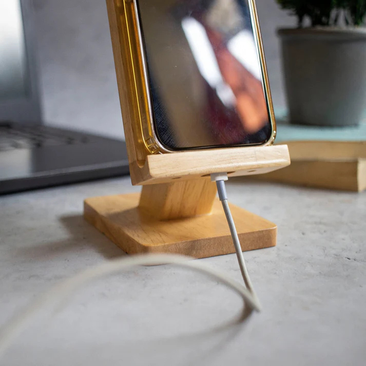 'Decker' : Hands-Free Phone Holder